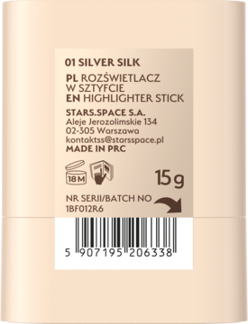Tył beżowego rozświetlacza w sztyfcie '01 Silver Silk' (STARS.SPACE), z danymi producenta i kodem kreskowym.