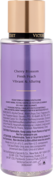 Tył fioletowej butelki mgiełki Victoria's Secret Cherry Blossom Fresh Peach z czytelnym składem.