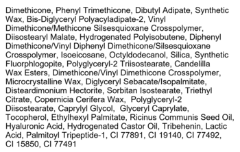 Lista składników kosmetyku z Dimethicone, kwasem hialuronowym i barwnikami CI, widok z bliska.
