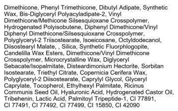 Zbliżenie na pełną listę składników kosmetyku, z czarnym tekstem na białym tle. Widoczne silikony i barwniki CI.