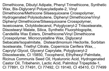 Zbliżenie na szczegółową listę składników INCI produktu, czarny tekst na białym tle etykiety.