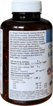 Tył ciemnej butelki NORSAN Omega-3 Arktis Kapsułki. Widoczna etykieta z polskim opisem naturalnego oleju z dorsza.