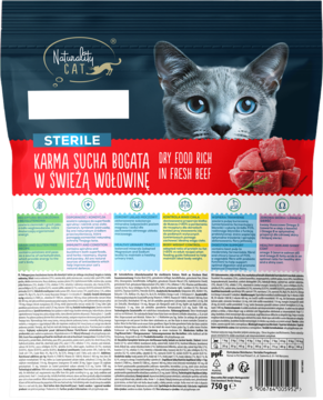 Tył karmy Naturality Cat Sterile 750g wołowina, z szarym kotem, kawałkami mięsa i etykietami składu.