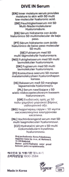 Tył białej etykiety serum DIVE IN z 5D multi niskocząsteczkowym kwasem hialuronowym. Opisy w wielu językach.