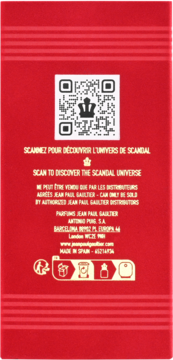 Tył czerwonego opakowania perfum męskich Jean Paul Gaultier Scandal z kodem QR i złotym tekstem.