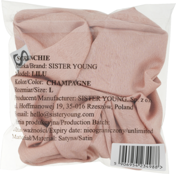 Satynowa scrunchie LILU Sister Young, kolor champagne, rozmiar L, widok etykiety przez przezroczyste opakowanie.