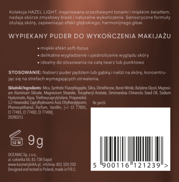 Tył brązowego opakowania pudru wykańczającego Hazel Light 9g z opisem, składnikami, listą zastosowań i kodem kreskowym.
