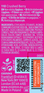 Różowa etykieta błyszczyka 110 Crushed Berry z informacjami o produkcie, składnikami, kodem QR i GTIN.