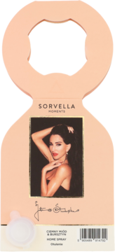 Sorvella Moments home spray Ciemny Miód & Bursztyn. Beżowa zawieszka z portretem eleganckiej kobiety.