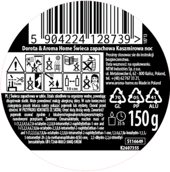 Tył okrągłej, czarnej etykiety świecy zapachowej Dorota & Aroma Home Kaszmirowa noc, białe piktogramy, waga 150g.