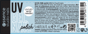 Etykieta lakieru essence UV GEL NAIL 216 On Cloud Cream. Jasnoniebieska z tekstem o lampie UV/LED, kodami i ostrzeżeniami.