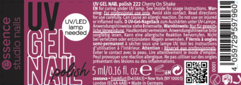Etykieta lakieru żelowego essence UV GEL NAIL 222 Cherry On Shake. Informacje i kod kreskowy na różowym tle.