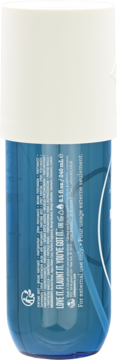 Tył niebieskiej butelki w sprayu z białą nakrętką, z białym tekstem "LOVE IT. FLAUNT IT. YOU'VE GOT IT. 240ml".