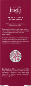Bordowe opakowanie bransoletki zapachowej Jmella z metalowym medalionem w kształcie drzewa życia. Widok przód.
