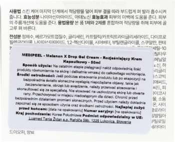 Zbliżenie na białą etykietę kremu Medi-Peel Melanon X Drop Gel Cream z polskim opisem użycia i środków ostrożności.