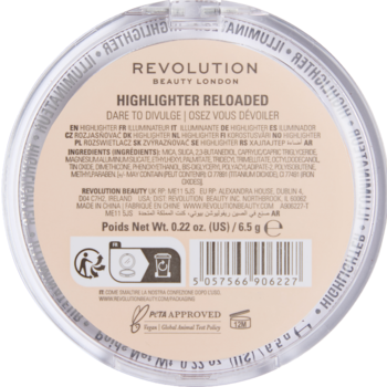 Tył okrągłego rozświetlacza Revolution Reloaded Highlighter Dare To Divulge, jasnobeżowy, ze składem i kodem.