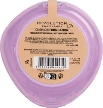 Tył fioletowego, owalnego opakowania podkładu Revolution Cushion Foundation Medium Neutral Warm, widoczne etykiety i kod kreskowy.