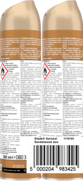 Tył dwóch brązowo-beżowych aerozoli Glade Sandalwood duo, z etykietami, symbolami zagrożeń i kodem kreskowym.