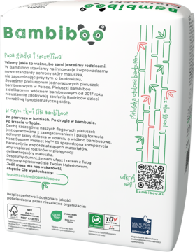 Pieluszki Bambiboo z włóknem bambusowym, tył biało-zielonego opakowania z tekstem, logo i bambusowymi grafikami.