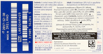 Tył niebiesko-białego opakowania soczewek kontaktowych Johnson & Johnson z kodami i datą produkcji.