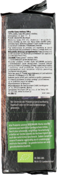 Tył czarnego opakowania kawy mielonej enerBiO 100% arabika BIO. Widoczny opis produktu, skład i certyfikat.