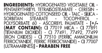 Zbliżenie na etykietę kredki do brwi, z listą składników zaczynającą się od Hydrogenated Vegetable Oil, Paraben Free.