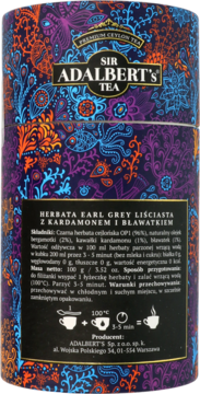 Tył cylindrycznej puszki herbaty Sir Adalbert's Earl Grey z kardamonem i bławatkiem, na purpurowym tle.