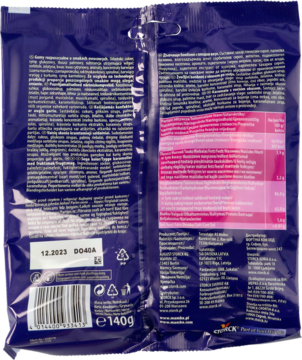 Tył opakowania Mamba Magic Sticks, gum rozpuszczalnych 140g. Widoczny kod kreskowy, data ważności i tabela wartości odżywczych na granatowym tle.