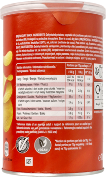 Tył czerwonej tuby Pringles, widoczne etykiety z wartościami odżywczymi i składem produktu.