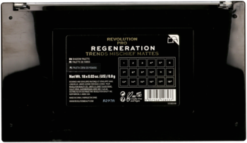 Tył czarnej, prostokątnej palety Revolution PRO Regeneration Mischief Mattes, 18 matowych cieni do powiek.
