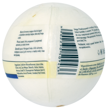 Biała, okrągła kula do kąpieli Poranna rosa, z widoczną etykietą ze składem i opisem użycia, widok z boku.