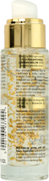 Tył przezroczystej butelki bazy pod makijaż z płatkami złota 24k, z widocznym kodem kreskowym i polskim opisem.
