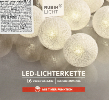 Zbliżenie na girlandę LED Rubin Licht z 16 ciepłymi białymi kulkami z bawełny, z funkcją timera.