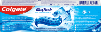 Niebieskie opakowanie pasty Colgate Max Fresh Cooling Crystal, tył z hasłem "10x dłuższe uczucie świeżości".