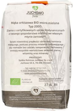 Tył białego opakowania mąki orkiszowej BIO JUCHOWO, widoczne szczegóły upraw biodynamicznych i certyfikaty.