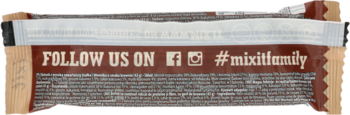 Tył brązowego opakowania batona proteinowego brownie, z tekstem "FOLLOW US ON", ikonami social media i #mixitfamily.