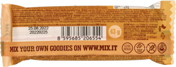 Tył brązowego batonika proteinowo-błonnikowego Mix.it ze słonym karmelem. Widoczny kod kreskowy i waga 43g.