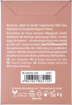 Tył kartonowego opakowania rozświetlacza NAM Glass Highlighter nr 2 Neutral Light z opisem i kodem.