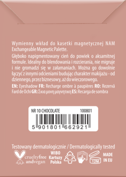 Tył opakowania wymiennego wkładu matowego cienia do powiek NAM Nr 10 Chocolate. Widoczny kod kreskowy i certyfikaty.