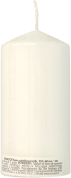 Biała świeca pieńkowa, wymiary 120x60 mm, z widocznym knotem i informacją o czasie palenia na etykiecie.