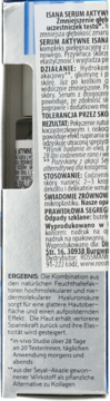Bok opakowania Isana Hyaluron Intense Serum. Białe pudełko z niebieskim paskiem, tekst o składzie i działaniu.