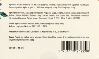 Tył opakowania ręcznie robionego mydła Tsoasoline, lista składników i kod kreskowy, widok z bliska.