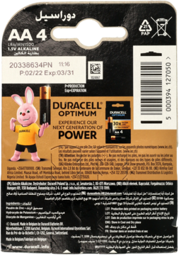 Tył czarnego opakowania baterii alkalicznych Duracell Optimum AA, 4 sztuki, z królikiem i datą ważności 03/31.