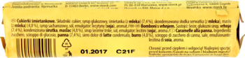 Tył żółtego opakowania cukierków śmietankowych z widocznym kodem kreskowym, listą składników i datą.