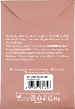 Tył beżowego opakowania wymiennego wkładu NAM Bronzing Face Pressed Powder 03 Chocolate Brown, z opisem i etykietą.