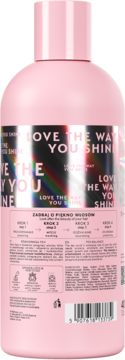 Tył różowej butelki szamponu so!flow do włosów wysokoporowatych z napisem "LOVE THE WAY YOU SHINE" i składem.