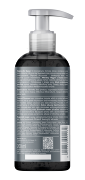 Tył czarnej butelki Biotaniqe Charcoal Cleanser 200ml z etykietą, składem i srebrną pompką.