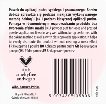 Tył różowego opakowania puszka do pudru Wibo, z opisem zastosowania, kodem kreskowym i certyfikatem weganizmu.