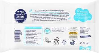 Tył opakowania wilgotnych chusteczek 99% wody, biodegradowalnych, bez plastiku, z niemieckimi napisami i ikonami.