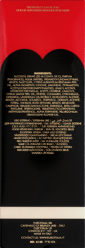 Tył czarno-czerwonego opakowania perfum Moschino Cheap & Chic, widoczna lista składników i dane producenta.
